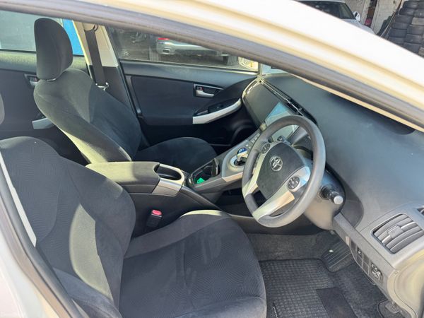 Toyota Prius 2014 401179858