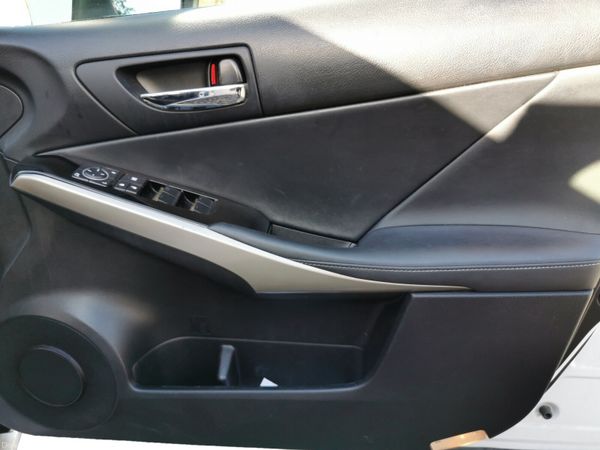 Lexus IS 2015 2.5 Hybrid 401184182