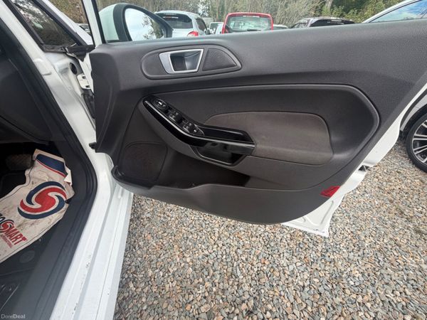 Ford fiesta **2015** 401482978