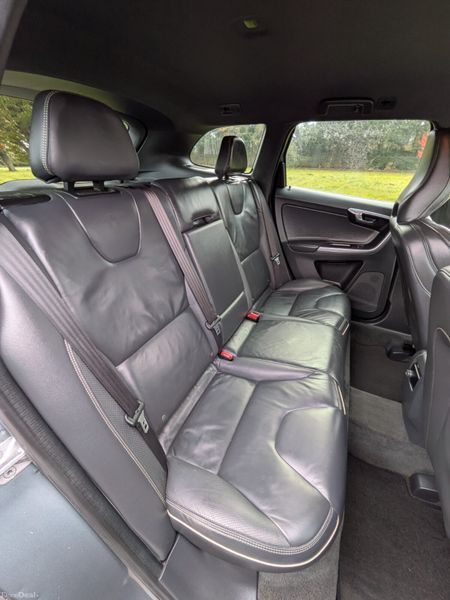 Volvo XC60 R-Design/FULL SERVICE HISTORY/NEW NCT 401960648