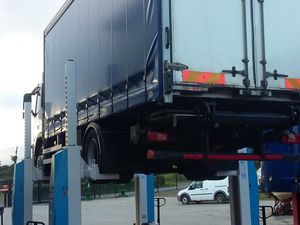 HGV Truck Column Lifts - Image 2