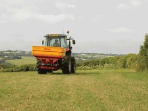 Teagle XT48 Fertiliser Spreader - Image 3