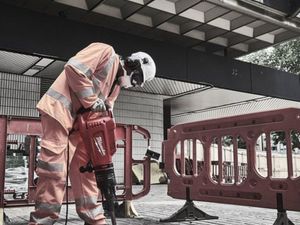 Milwaukee 16KG  Breaking Hammer - Image 3