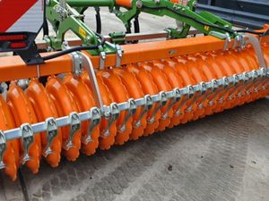 New Amazone Cenio 3 meter mounted cultivator in S - Image 4