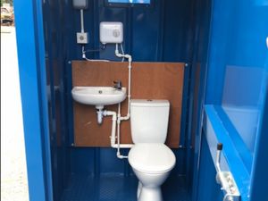 Portable site toilet with hot/cold water - Image 2