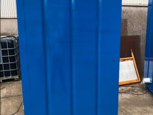 Portable site toilet with hot/cold water - Image 4