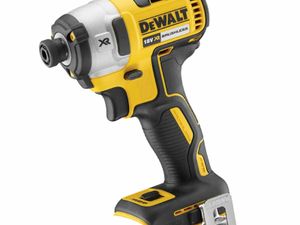 Dewalt High Torque 1/2" Impact Wrench & 2 Bat. - Image 3