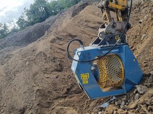 Screen Bucket Hire - Image 3