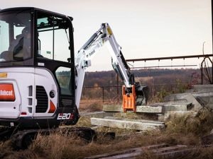 Bobcat E20z Mini Digger | Fully Zero Tail Swing - Image 2