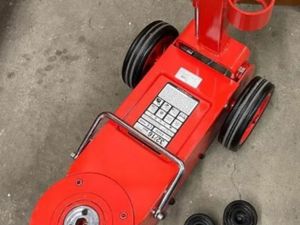 Heavy Duty HGV Air Trolley Jack - Image 2
