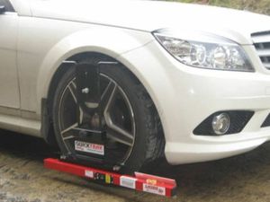 Quick Trak 2 Wheel Laser Tracking  Gauge Alignment - Image 4