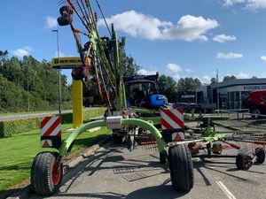Claas Liner 2900 Twin Rotor Rake - Image 2