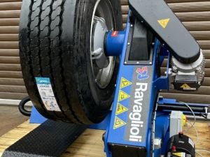 Ravaglioli 400V HGV Tyre Changer 11"- 27" - Image 2