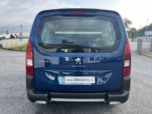 EV Wheelchair Taxi Conversion - Image 4