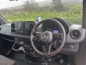 2020 Mercedes-Benz Sprinter Dropside with Taillift - Image 3