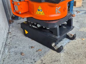 Kinshofer Rotating Hitch for hire or sale - Image 3