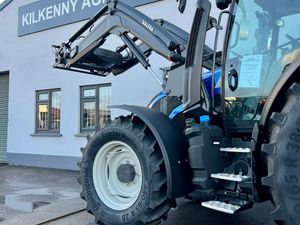 New Valtra G135 Active, 140hp c/w Loader - Image 4