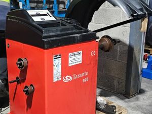 Shop soiled Car Wheel Balancer - Image 4