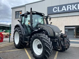 2011 Valtra N142 Versu Tractor - Image 2