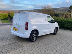 2023 (232Reg) Vauxhall Combo Sportive Ex-DEMO - Image 4