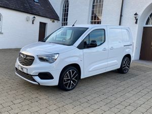2023 (232Reg) Vauxhall Combo Sportive Ex-DEMO - Image 3