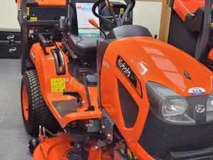 New Kubota G231LD Ride-on Lawnmower - Image 2