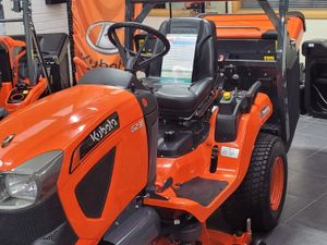 New Kubota G231LD Ride-on Lawnmower - Image 4
