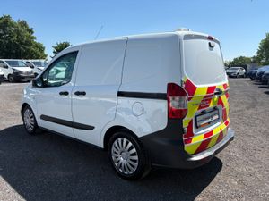 Ford Transit Courier - Image 3