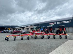 New Pottinger 40ft Trailed tedder - Image 2