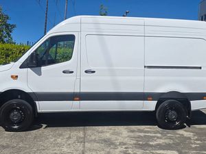In stock 4x4 Sprinter 319/36 Select Auto - Image 4