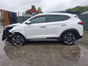 201 Hyundai Tucson  4x4  Automatic - Image 3