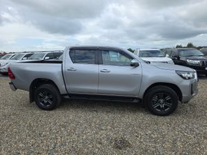 Toyota Hilux 2.8 D4D SR5 "Extras" - Image 3