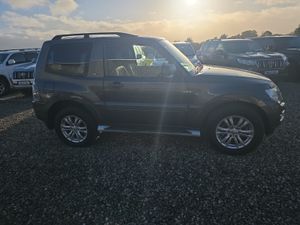 Mitsubishi Pajero 3.2 DiD SWB - Image 3