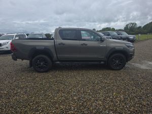 Toyota Hilux 2.8 D4D Invincible X 204Bhp - Image 3