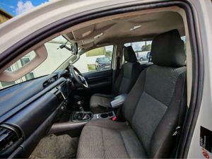 TOYOTA HILUX 2.4 D-4D ACTIVE D/C 4WD 1 148BHP DC 1 - Image 2
