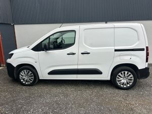 2022 Peugeot Partner 'Reverse cam + A/c - Image 3