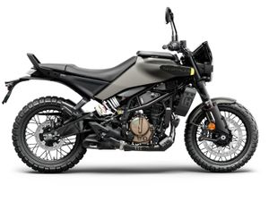 Husqvarna Svartpilen 125 - New Unregistered - Image 3