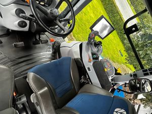 2023 T7.210 Ex Demo - Image 2