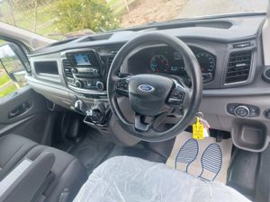 FORD TRANSIT 202' LUTON WITH TAIL LIFT - Image 4