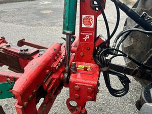 Kverneland ES80 5 Furrow Plough - Image 4