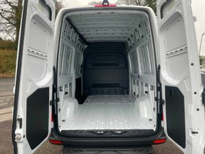 Mercedes-Benz Sprinter 315 MWB High Roof BASE - Image 3