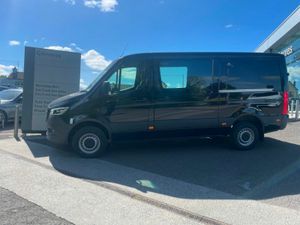 Mercedes-Benz Sprinter 319 MWB LOW ROOF - Image 2
