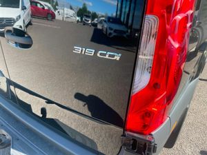 Mercedes-Benz Sprinter 319 MWB LOW ROOF - Image 4