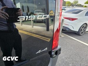 Mercedes-Benz Sprinter 319 MWB LOW ROOF 4X4 SELECT - Image 4