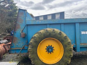 Bunning 105 Classic Dung Spreader - Image 4