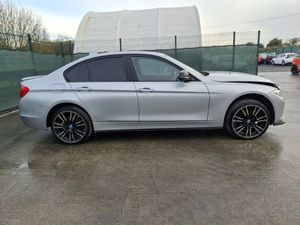 ?€600 OFF 2012 BMW 320d  Light Damage - Image 3