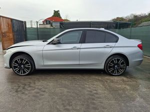 ?€600 OFF 2012 BMW 320d  Light Damage - Image 2