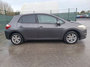 ? €300 OFF!!!! 2011 Toyota Auris 1.3 Petrol - Image 4