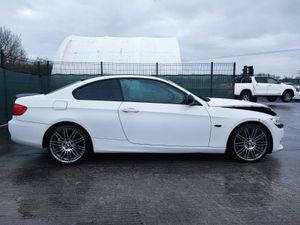 €500 OFF!! 2012 BMW 320D Light Front Damage - Image 4