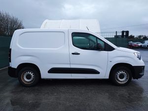 ?€500 OFF !!! 241 Opel Combo Light Front Damage - Image 4